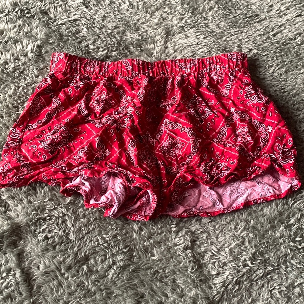 Red bandana short shorts